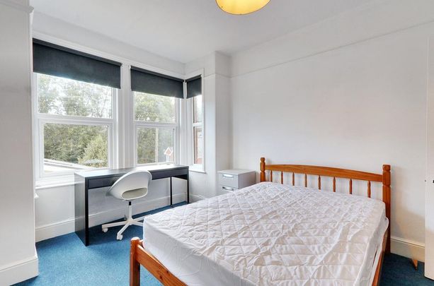 5 bedroom end of terrace house to rent - Photo 1