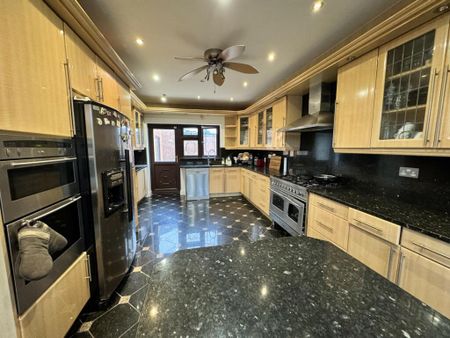 1 bedroom in a house share to rent - Photo 5