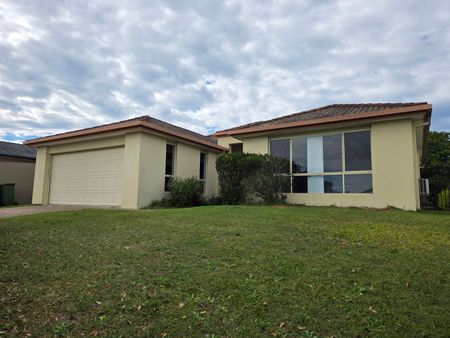 Spacious Family Home in Arundel - Photo 2