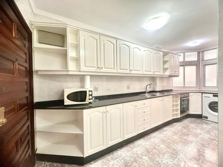 SE ALQUILA AMPLIA VIVIENDA EN EDIFICIO CAMPO ESPAÑA – 0020-00041 - Photo 2