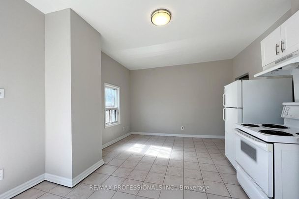 For Lease - 345 Dundas Street Unit# Upper, Toronto, Ontario - Photo 1