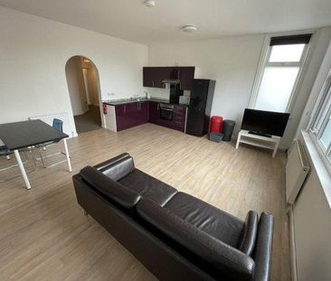 2 bedroom flat to rent - Photo 2