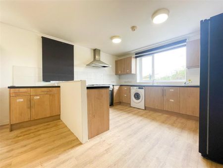 10 bedroom detached house to rent - Photo 2
