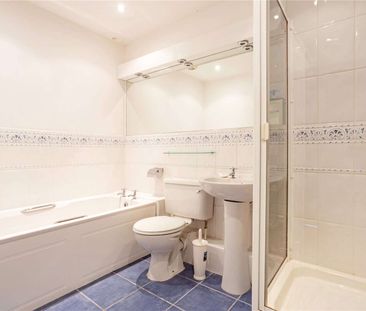 Bright, spacious, top floor apartment with allocated parking in the... - Photo 4