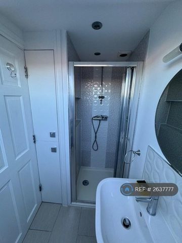 5 bedroom terraced house to rent - Photo 3