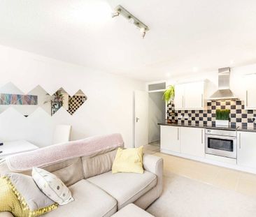 St. Peter's Close, SW17 7UH, London - Photo 1