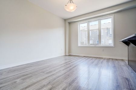 For Lease - 3353 Carding Mill Trail, Oakville, Ontario - Photo 2