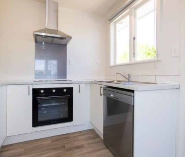 Modern Two Bedroom Home - Photo 2