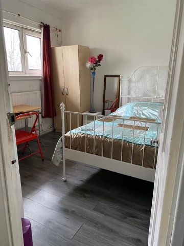 Room in a Shared Flat, London, E14 - Photo 2