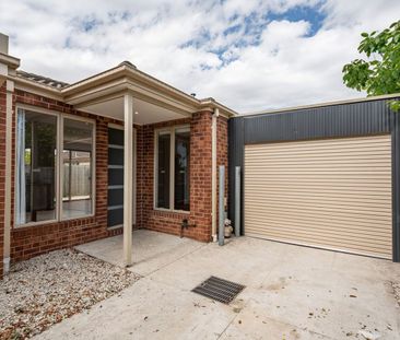 Modern Living in West Sunshine – walk to school - Photo 6