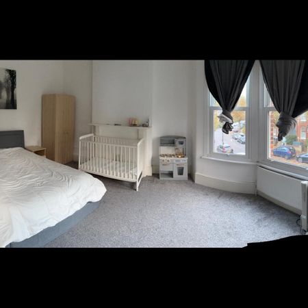 Room in a Shared House, Barrington Road, N8 - Photo 3