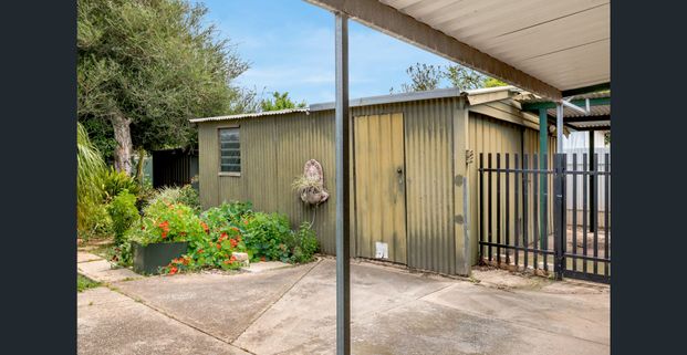 Renovated 3 bedroom home - Photo 1