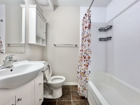 For Lease - 25 Paisley Boulevard Unit# Unit 5A, Mississauga, Ontario - Photo 2