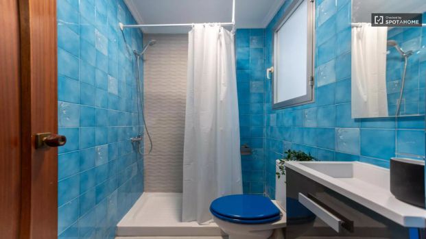 Single Bed in Room in a shared 8-bedroom apartment for rent in El Carme. - Photo 1