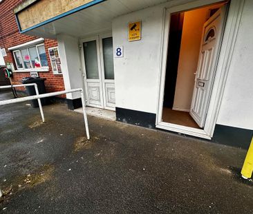 3 bedroom flat to rent - Photo 3