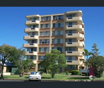 Light-filled apartment with water views and CBD convenience. - Photo 5