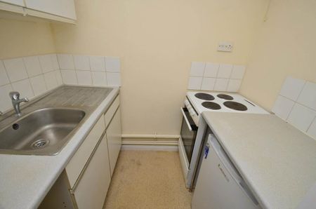 1 bedroom flat to rent - Photo 2