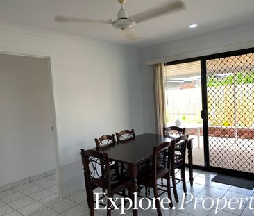 Beautiful home located in quiet court - Photo 2