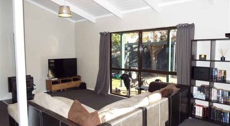 Fabulous in Blomfield - Photo 4