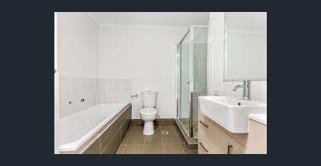 Executive Townhouse Overlooking Bushland - Modern Living in a Peaceful Setting - Photo 3