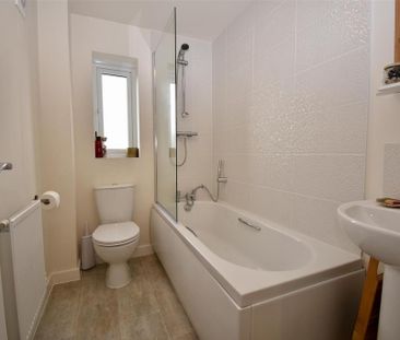 3 bedroom detached house to rent - Photo 4