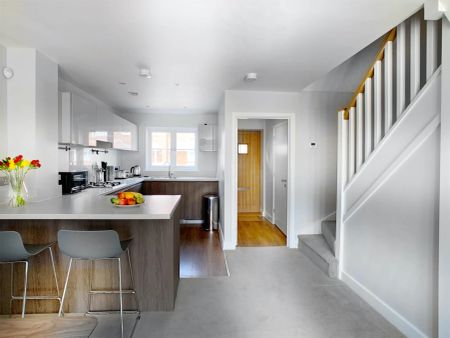 2 Bed, House - Photo 5