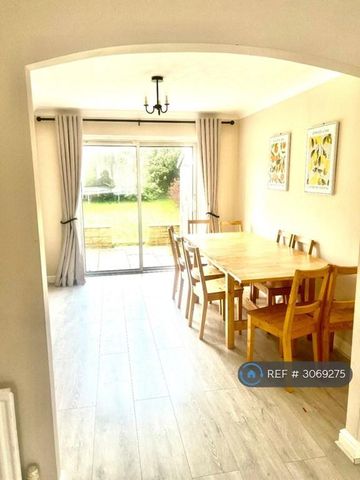 4 bedroom detached house to rent - Photo 2