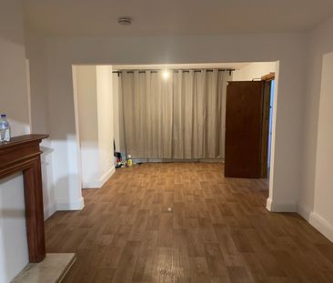 4 Bed Terraced House, Ballards Road, NW2 - Photo 5