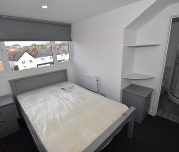 4 bedroom flat to rent - Photo 6