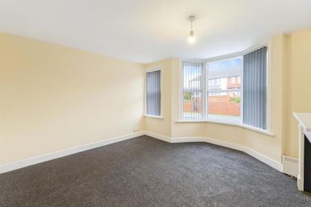 4 bedroom semi-detached house to rent - Photo 2