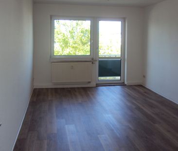 3-Raum-Wohnung mit Einbauküche im Grünen mit tollem Ausblick vom Ba... - Foto 1