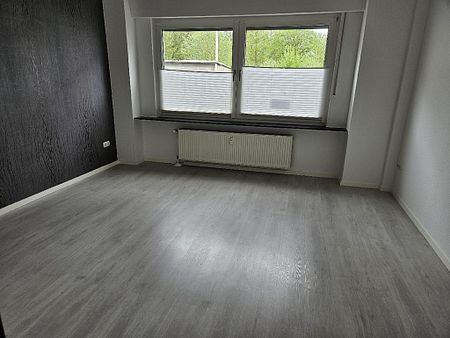 Modernisierte Erdgeschosswohnung mit ca. 65 m² Wohnfläche, 2 Zimmern und Wohnküche - Photo 5