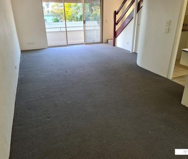 Modern 2-Bedroom Townhouse in Prime Noosaville Location - Photo 5