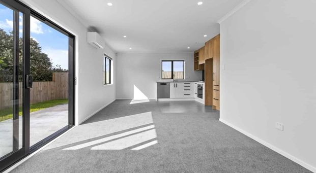 Sunny modern home - Photo 1