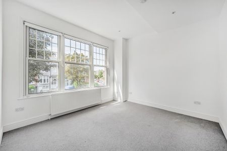 3 bedroom flat to rent - Photo 5