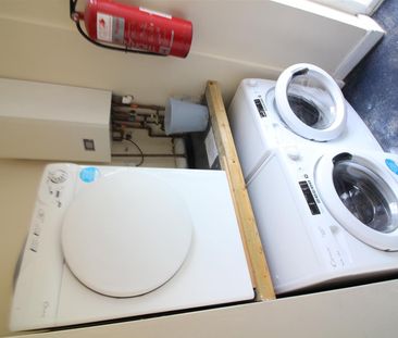 Hanworth Road, Hounslow - Photo 4