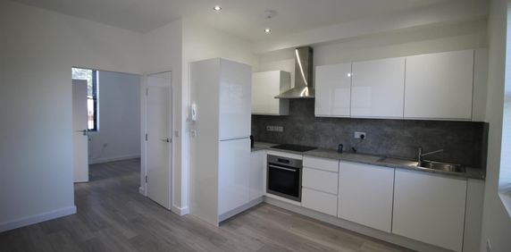 Priory Avenue, High Wycombe - Photo 2