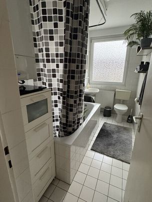 Perfekt geschnittene 2 Zimmerwohnung mit großer Wohnküche und Balkon in Deutz! - Photo 1