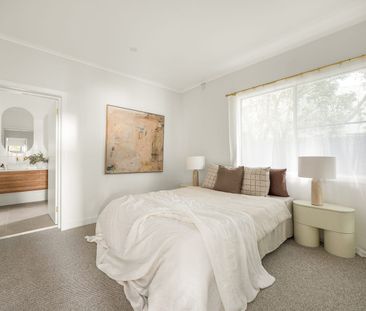 Palm Springs Inspired Coastal Retreat - Photo 4