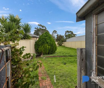 Comfortable Family Living in a Convenient Location - Photo 6