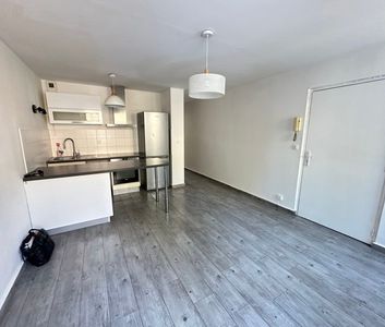 Location Appartement 2 pièces 36m² TOULON 83000 - Photo 3