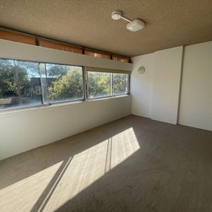 SHORT TERM LEASE TILL 31 JULY 2025 ONLY - Photo 2
