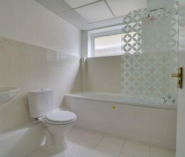 4 bedroom detached house to rent - Photo 6