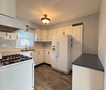 For Lease - 27 Lindsay Court, Barrie, Ontario - Photo 2