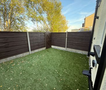 James Street North, Radcliffe - Photo 1