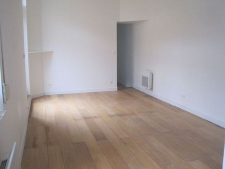 A LOUER APPARTEMENT CENTRE VILLE EN RDC A ST QUENTIN 02100 - Photo 2