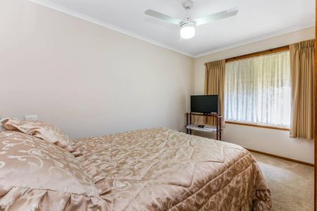 FULLY FURNISHED - CONTACT AGENT FOR AVAILABILITY - Photo 3