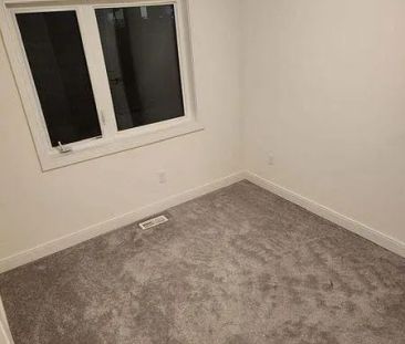 18 MILITARY CRESCENT - Photo 1