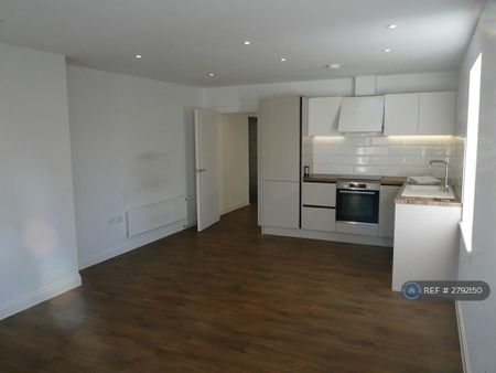 2 bedroom flat to rent - Photo 4