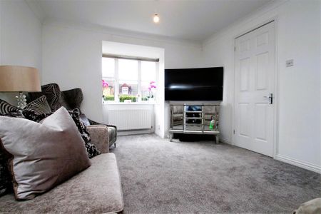 3 bedroom detached house to rent - Photo 3